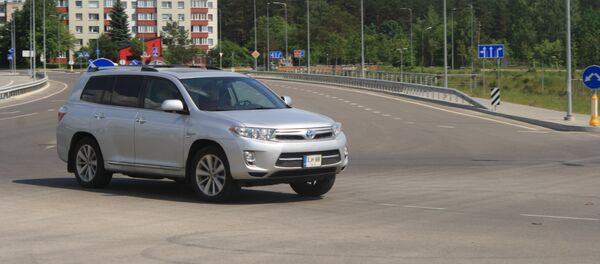 Автомобиль на дороге Вильнюса Автомобиль на дороге Вильнюса - Sputnik Lietuva