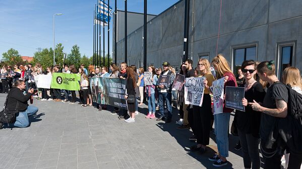 Протестовать пришла молодежь - Sputnik Литва