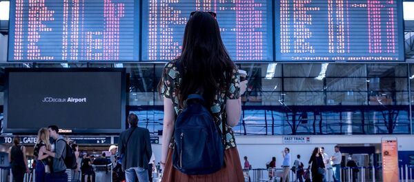 Аэропорт, табло вылетов-прибытий самолетов - Sputnik Литва