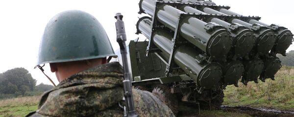 Военнослужащий у берегового ракетного комплекса Бал, архивное фото - Sputnik Литва