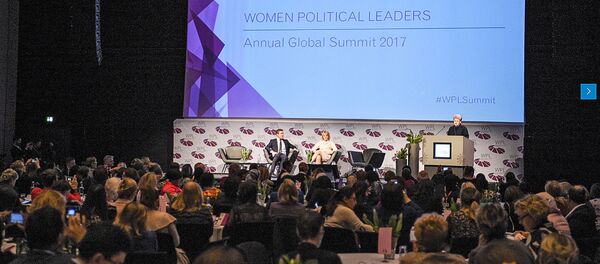 Даля Грибаускйте выступает на саммите женщин-политических лидеров - Sputnik Литва