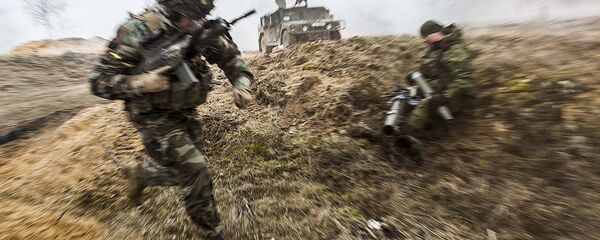 Военнослужащие войск НАТО во время учений в Латвии, архивное фото - Sputnik Литва