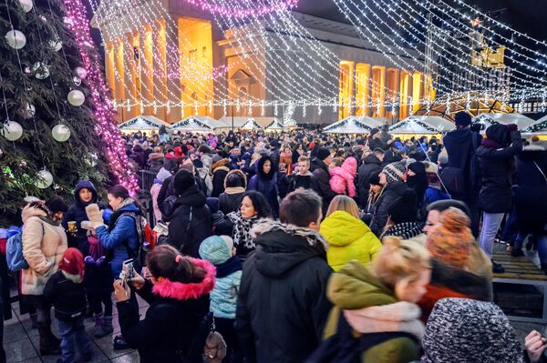 В Вильнюсе открылись рождественские ярмарки - Sputnik Литва
