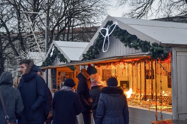 В Вильнюсе открылись рождественские ярмарки - Sputnik Литва