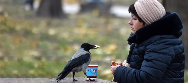 Женщина в Киевском парке - Sputnik Литва