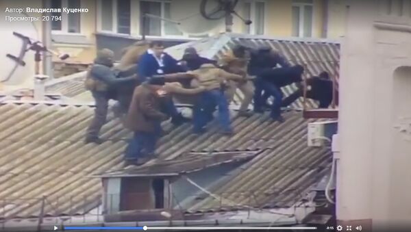 Видеофакт: как снимали с крыши связанного с Януковичем Саакашвили - Sputnik Lietuva