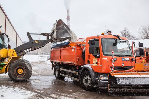 Grinda aktyviai valo gatves: jau panaudota 20 vagonų druskos - Sputnik Lietuva