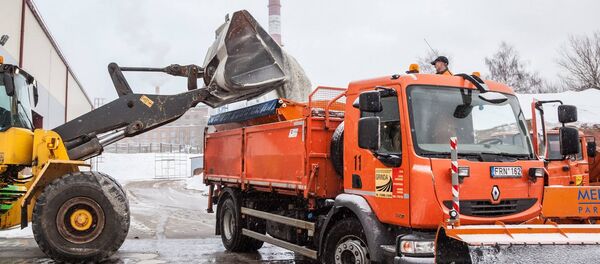 Дорожники готовятся ночью посыпать дороги Дорожники готовятся ночью посыпать дороги - Sputnik Lietuva
