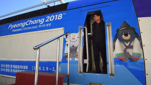 Железнодорожный экспресс для обслуживания гостей и участников зимней олимпиады в Корее - Sputnik Литва