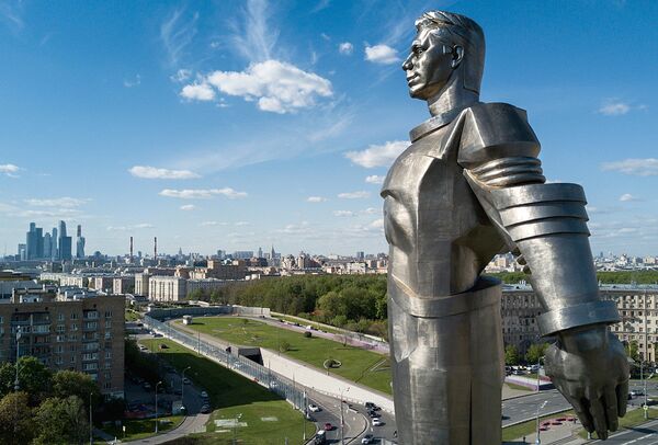 Памятник Ю.А. Гагарину на Ленинском проспекте - Sputnik Литва
