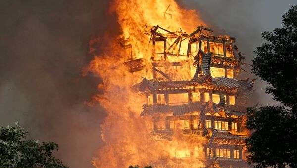 Самая высокая деревянная пагода сгорела в Китае - Sputnik Lietuva