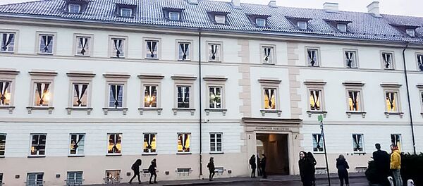 Вильнюсский университет с траурными лентами на окнах - Sputnik Литва