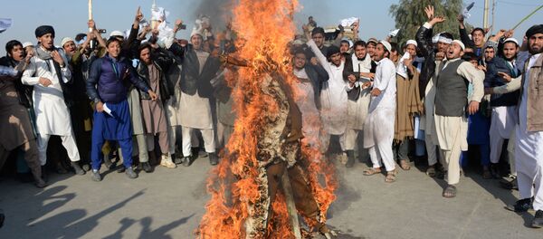 Демонстранты в Ливане сожгли чучело Трампа Демонстранты в Ливане сожгли чучело Трампа - Sputnik Lietuva