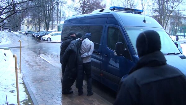 Сотрудники ФСБ показали компоненты бомбы, найденной при задержании членов ячейки ИГ* - Sputnik Литва