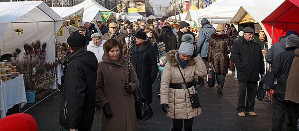 Люди на улице Вильнюса Люди на улице Вильнюса - Sputnik Литва