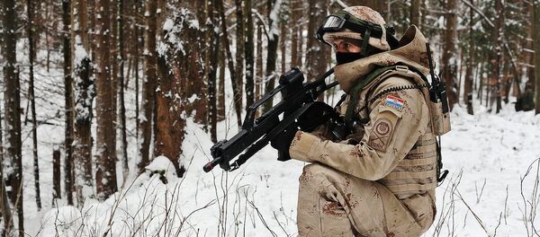 Хорватский военнослужащий, архивное фото Хорватский военнослужащий, архивное фото - Sputnik Литва