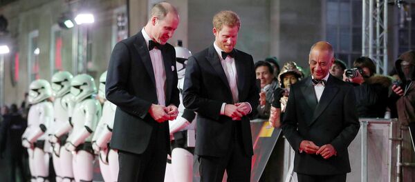 Britų princams buvo parodyti nauji Žvaigždžių karai Britų princams buvo parodyti nauji Žvaigždžių karai - Sputnik Lietuva