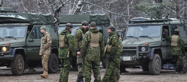 Обучение украинских военнослужащих канадскими инструкторами по программе UNIFIER на Яворивском полигоне - Sputnik Литва