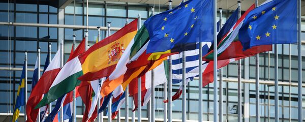 Флаги у здания Европейского парламента в Страсбурге, архивное фото - Sputnik Литва