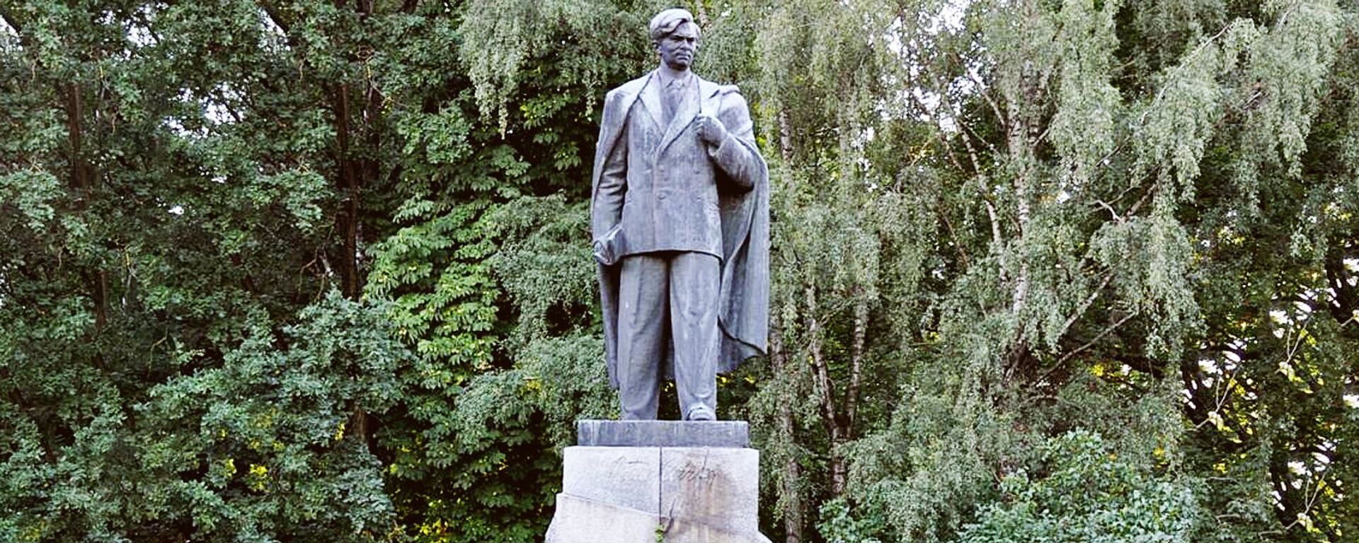 Памятник Пятрасу Цвирке - Sputnik Литва, 1920, 20.08.2020