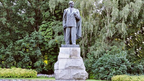 Памятник Пятрасу Цвирке, архивное фото - Sputnik Литва