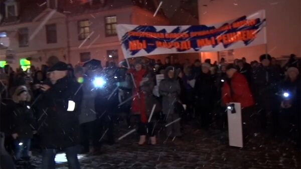 В центре Риги прошел митинг за сохранение русских школ в Латвии - Sputnik Литва