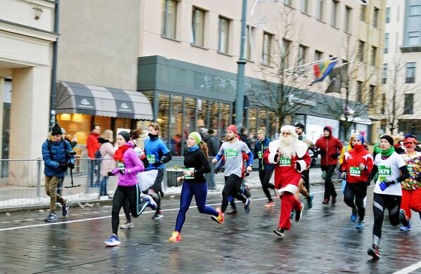 Рождественский забег в центре Вильнюса - Sputnik Lietuva