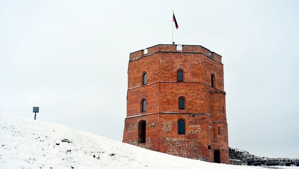 Башня Гедиминаса замка на холме в Вильнюсе Башня Гедиминаса замка на холме в Вильнюсе - Sputnik Lietuva