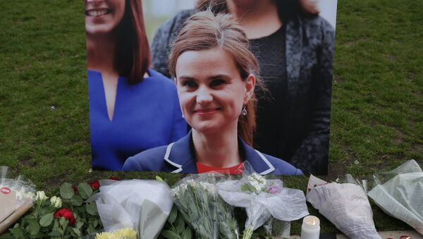 Дань памяти депутату палаты общин парламента от Лейбористской партии, 41-летней матери двух маленьких дочерей Джо Кокс - Sputnik Lietuva