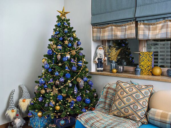 Цветы и гирлянды: как украсить новогоднюю елку в этом году - Sputnik Литва