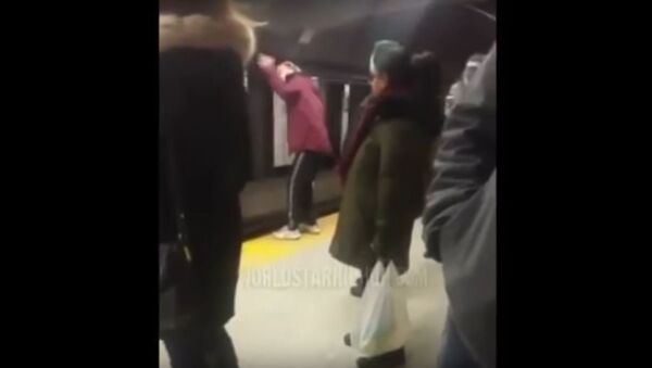В Торонто метропоезд сбил музыканта, хулиганившего на платформе - Sputnik Lietuva