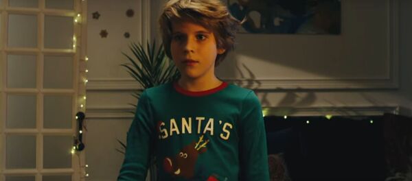 Рождественский взлом по-русски: RT показал, как Дед Мороз победил Санту - Sputnik Литва