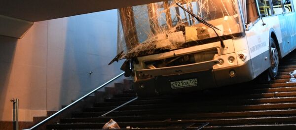 На западе Москвы автобус въехал в подземный переход На западе Москвы автобус въехал в подземный переход - Sputnik Литва