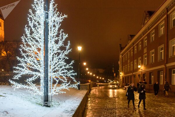 Вечерний Таллинн в преддверии новогодних праздников - Sputnik Lietuva