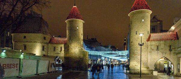 Вечерний Таллинн в преддверии новогодних праздников, архивное фото - Sputnik Литва
