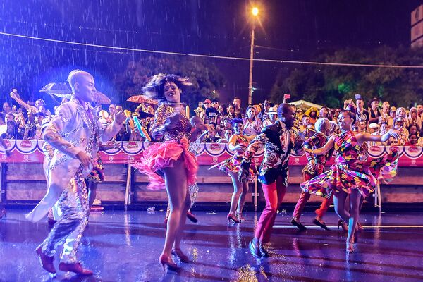 Крупнейший в мире парад танцоров сальсы - Sputnik Литва