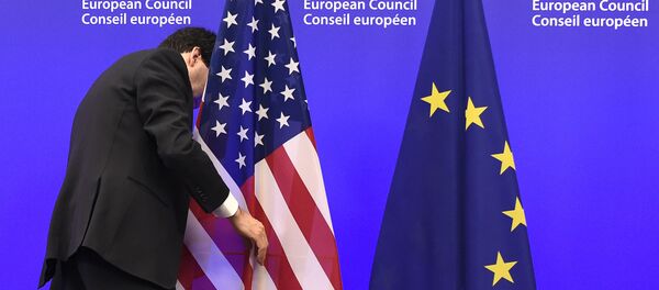 Флаги США и ЕС, архивное фото - Sputnik Литва