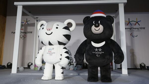 Официальные талисманы Зимней Олимпиады-2018 в  Пхенчхане, Южная Корея - Sputnik Литва