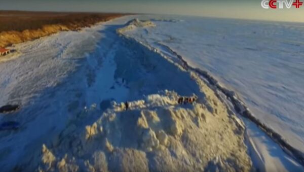 На границе России и Китая появилась огромная ледяная стена - Sputnik Литва