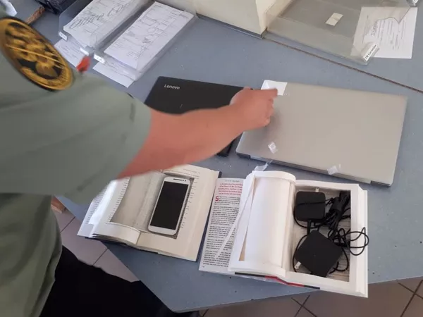 Knygos, įdarytos kompiuteriais ir telefonais Knygos, įdarytos kompiuteriais ir telefonais - Sputnik Lietuva