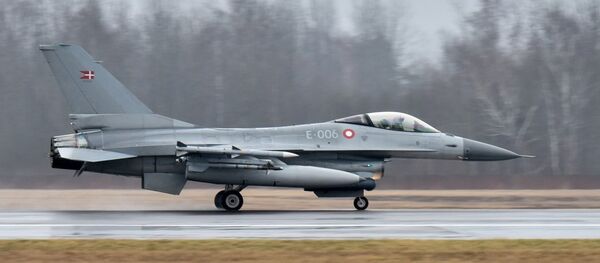 Истребитель F-16 королевских ВВС Дании на дежурстве в Литве - Sputnik Литва