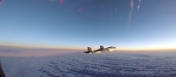 Американские истребители F-15 сопровождают российские Су-30 над Балтией - Sputnik Литва