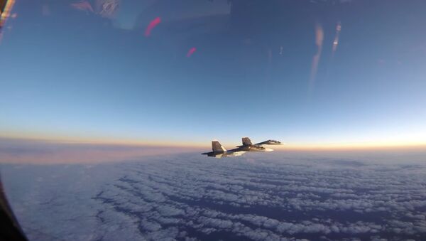 Американские истребители F-15 сопровождают российские Су-30 над Балтией - Sputnik Литва
