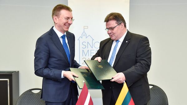 Министры иностранных дел Литвы и Латвии учредили Премию балтов - Sputnik Литва