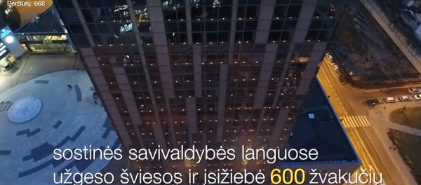 В честь 13 января в здании мэрии Вильнюса зажгли 600 свечей В честь 13 января в здании мэрии Вильнюса зажгли 600 свечей - Sputnik Lietuva