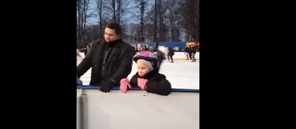 Kauniečiai džiaugiasi nemokama čiuožykla Santakos parke Kauniečiai džiaugiasi nemokama čiuožykla Santakos parke - Sputnik Lietuva