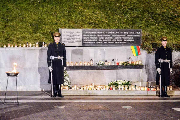 Памятные мероприятия в Вильнюсе, посвященные событиям 13 января 1991 года Памятные мероприятия в Вильнюсе, посвященные событиям 13 января 1991 года - Sputnik Lietuva