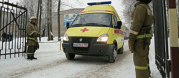 Скорая помощь у 127 школы города Перми Скорая помощь у 127 школы города Перми - Sputnik Lietuva
