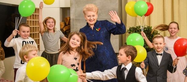 Даля Грибаускайте с детьми Даля Грибаускайте с детьми - Sputnik Lietuva