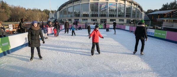 Каток в парке Вингиса Каток в парке Вингиса - Sputnik Lietuva